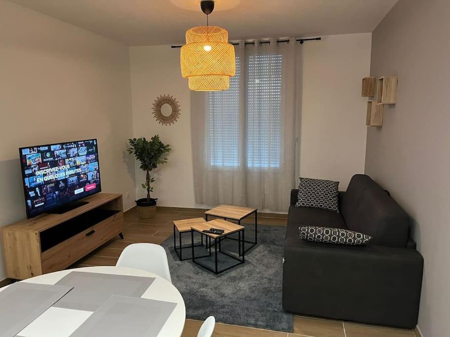 Le 102 De La Gare: Appartement Neuf Et Climatise Châlons-en-Champagne Exteriör bild